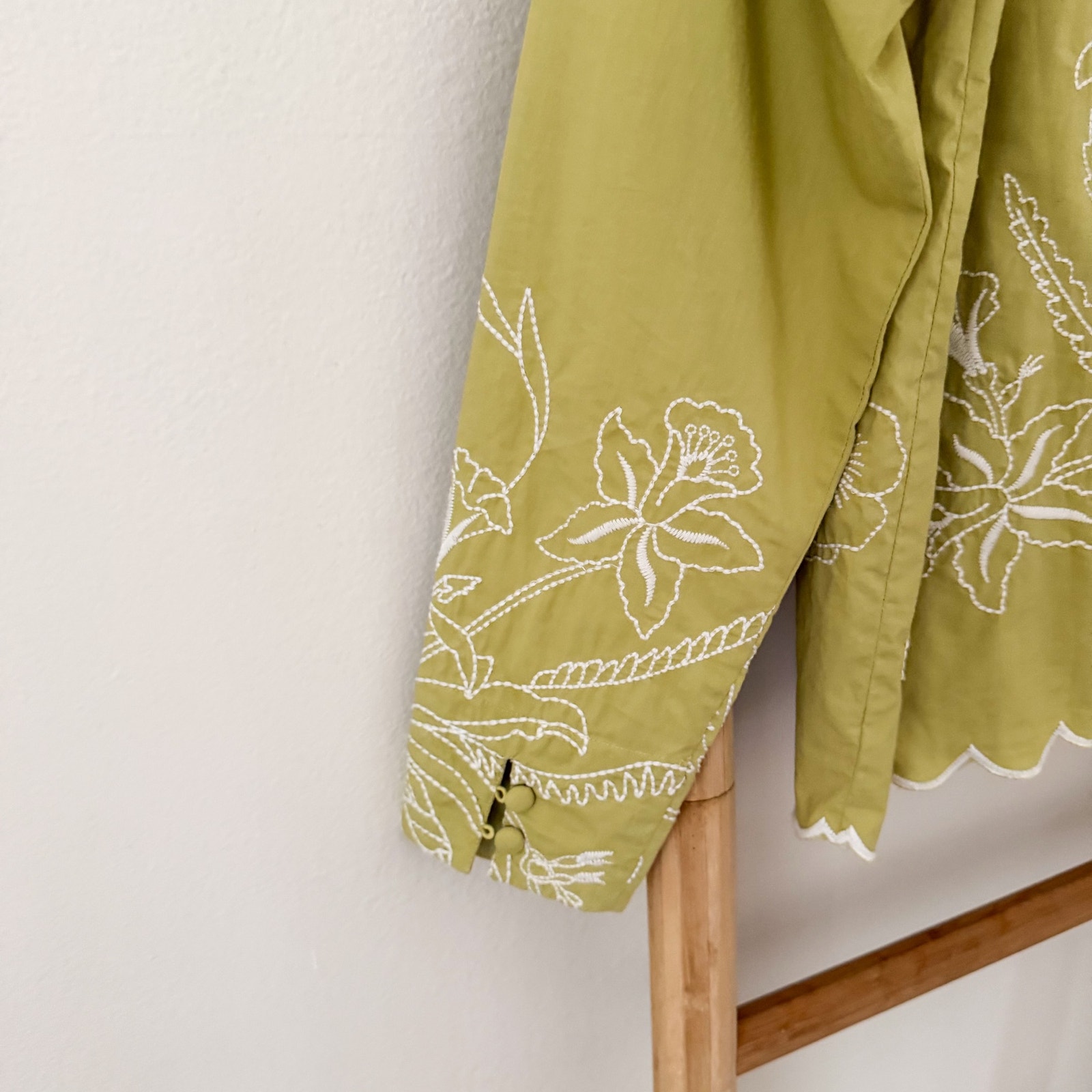 Nwot Rue Stiic S Embroidered Cotton Button Front Blouse Olive Green Scalloped — image 7 of 8
